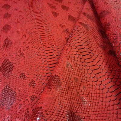 H46_crocodile_leatherette_red_2